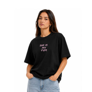 NoBoyz - She is my type - Loose Fit Tee