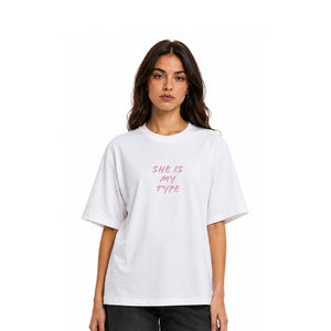 NoBoyz - She is my type - Loose Fit Tee